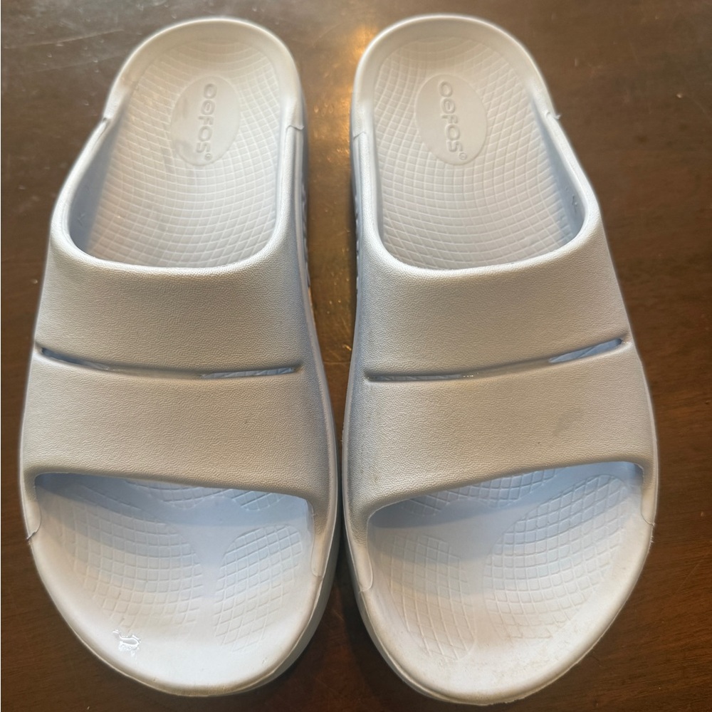 Oofos women’s size 8 recovery slides